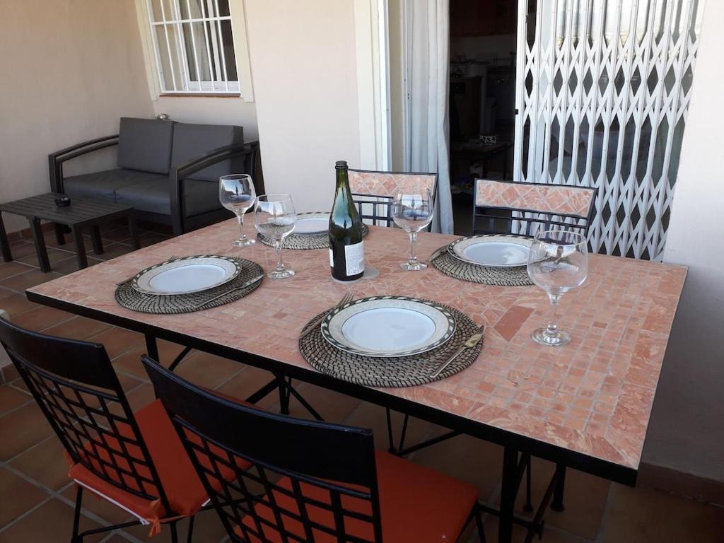 Duquesa Fairways, A Spacious Apartment With Fabulous Views And Facilities Manilva Esterno foto