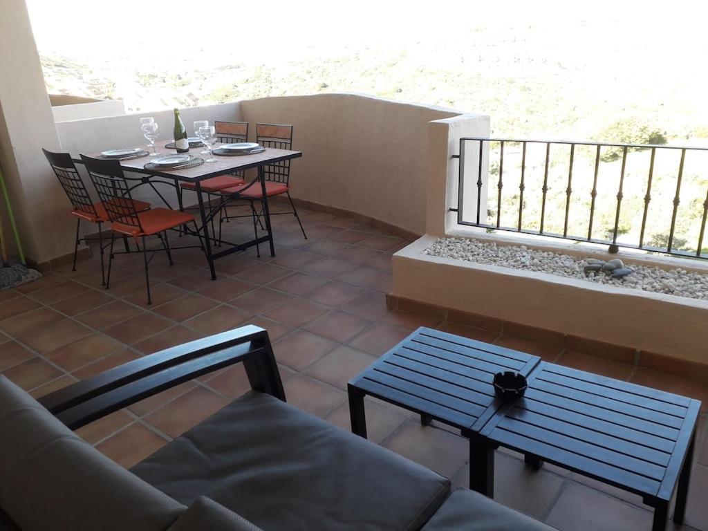 Duquesa Fairways, A Spacious Apartment With Fabulous Views And Facilities Manilva Esterno foto