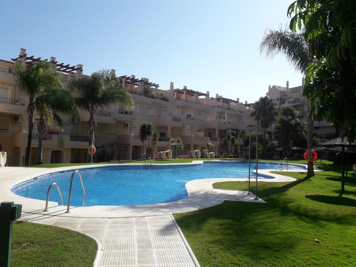 Duquesa Fairways, A Spacious Apartment With Fabulous Views And Facilities Manilva Esterno foto