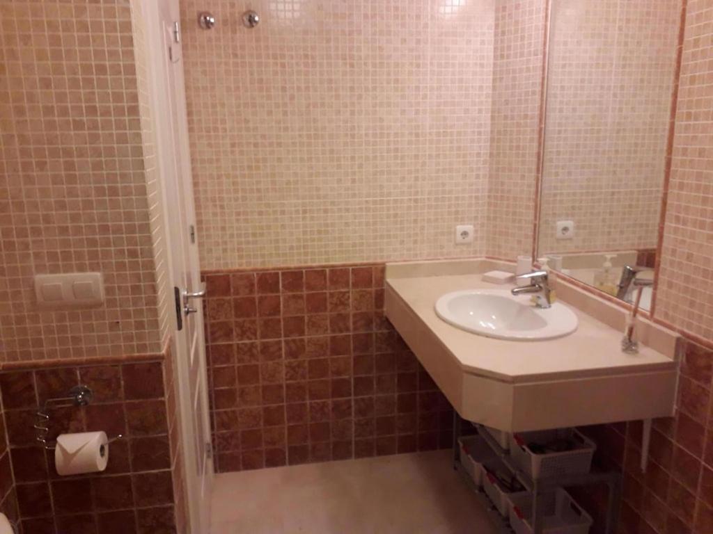 Duquesa Fairways, A Spacious Apartment With Fabulous Views And Facilities Manilva Esterno foto