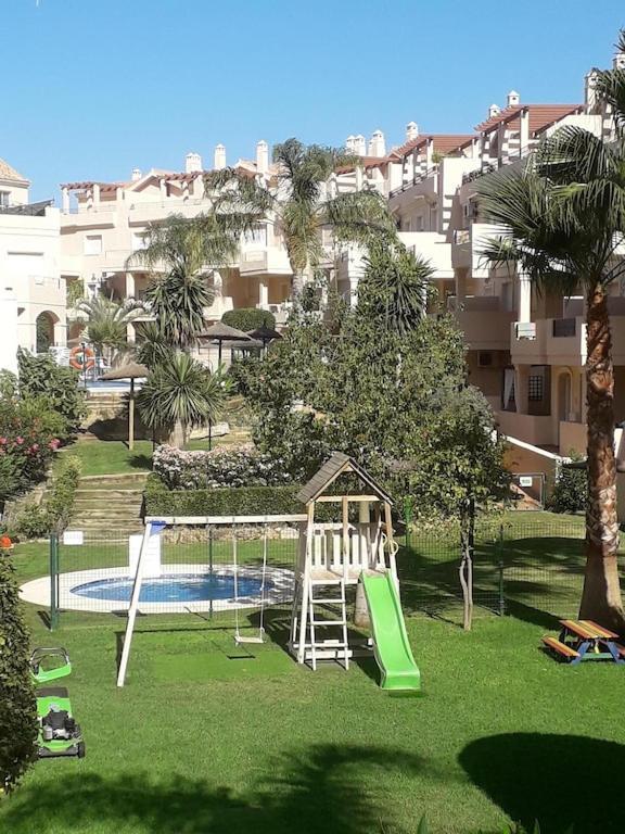 Duquesa Fairways, A Spacious Apartment With Fabulous Views And Facilities Manilva Esterno foto